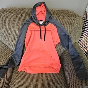 Women's Under Armour hoodie sz medium